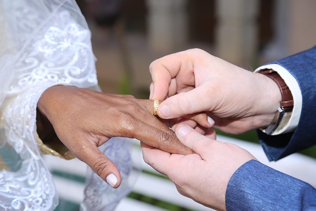 engagement-ring-640x480-26077596.jpeg