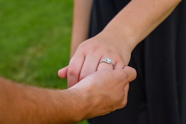 engagement-ring-640x480-10378831.jpeg