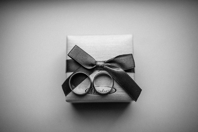 engagement-ring-640x480-24388130.jpeg