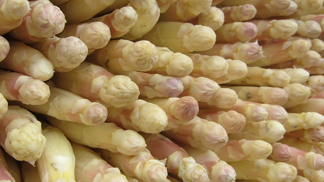 local-food-640x480-59407119.jpeg